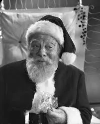 Edmund Gwenn as Kris Kringle